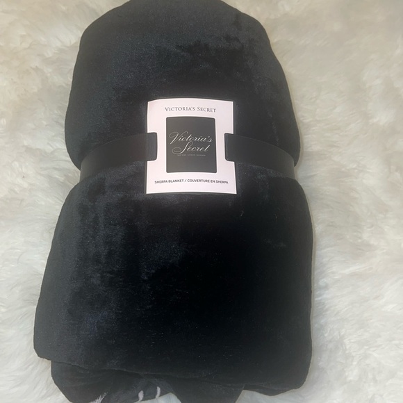 Victoria's Secret Sherpa Blanket 50x60